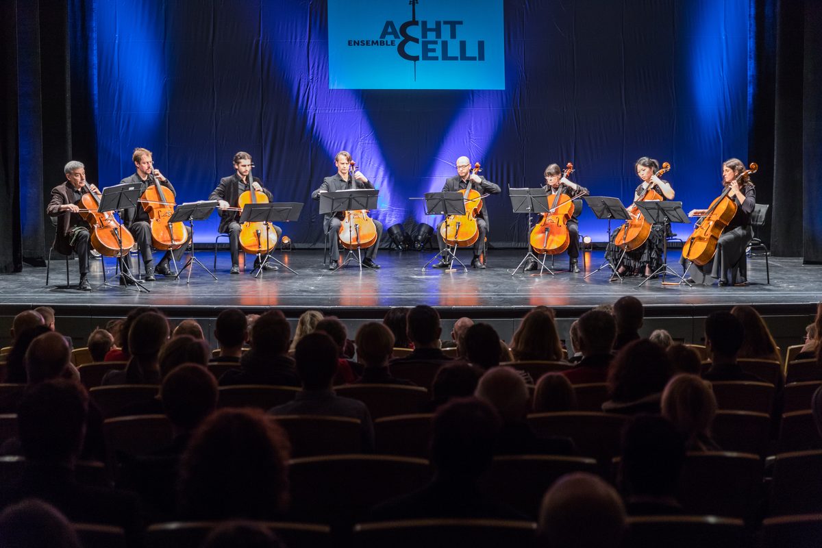Ensemble 8Celli auf der Bühne